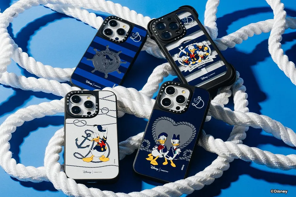 Nautical Donald Duck case assortment on white rope