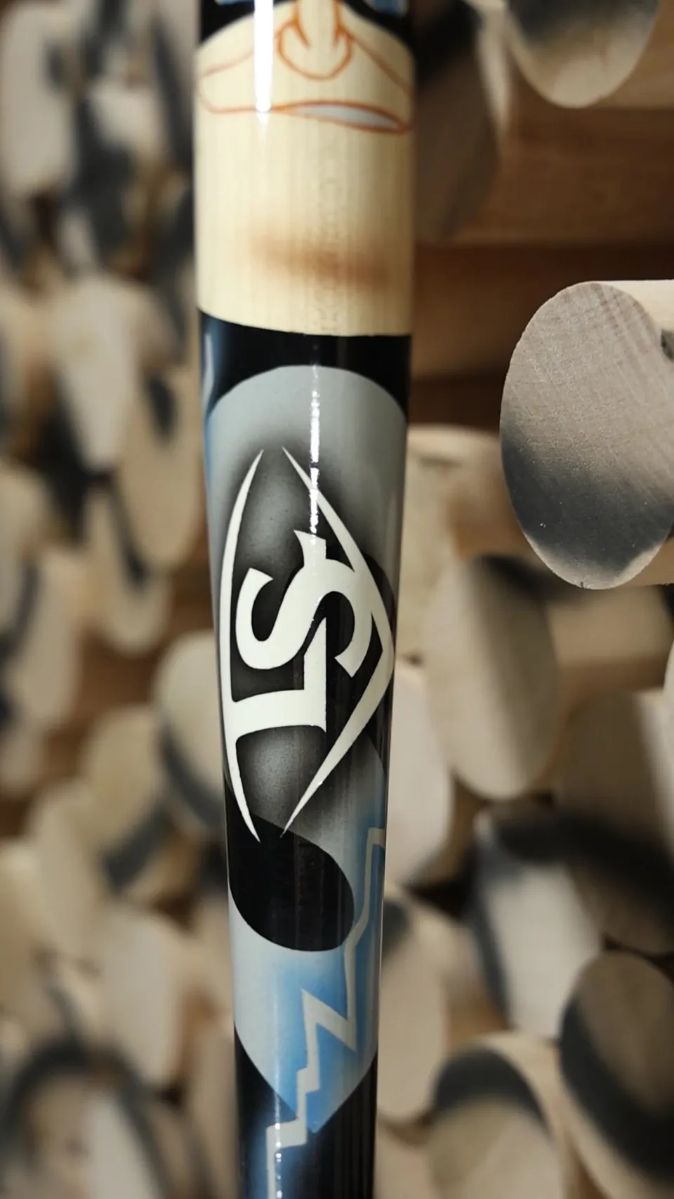 Close-up of the Louisville Slugger oval logo on the Syndrome bat barrel, with a lightning bolt detail
